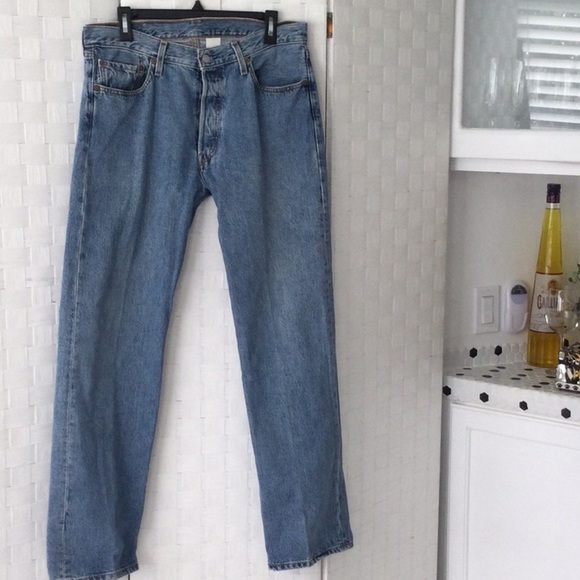 Mens Levi Jeans size 34 waist 32 length color blue washable button down fly #619 - Picture 1 of 6